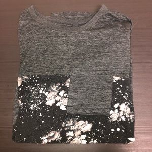 SALE! ⭐️ Grey and black floral pocket tee